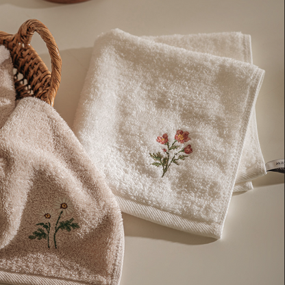 Daisy Embroidered Kitchen Towel Set (2-Pack)