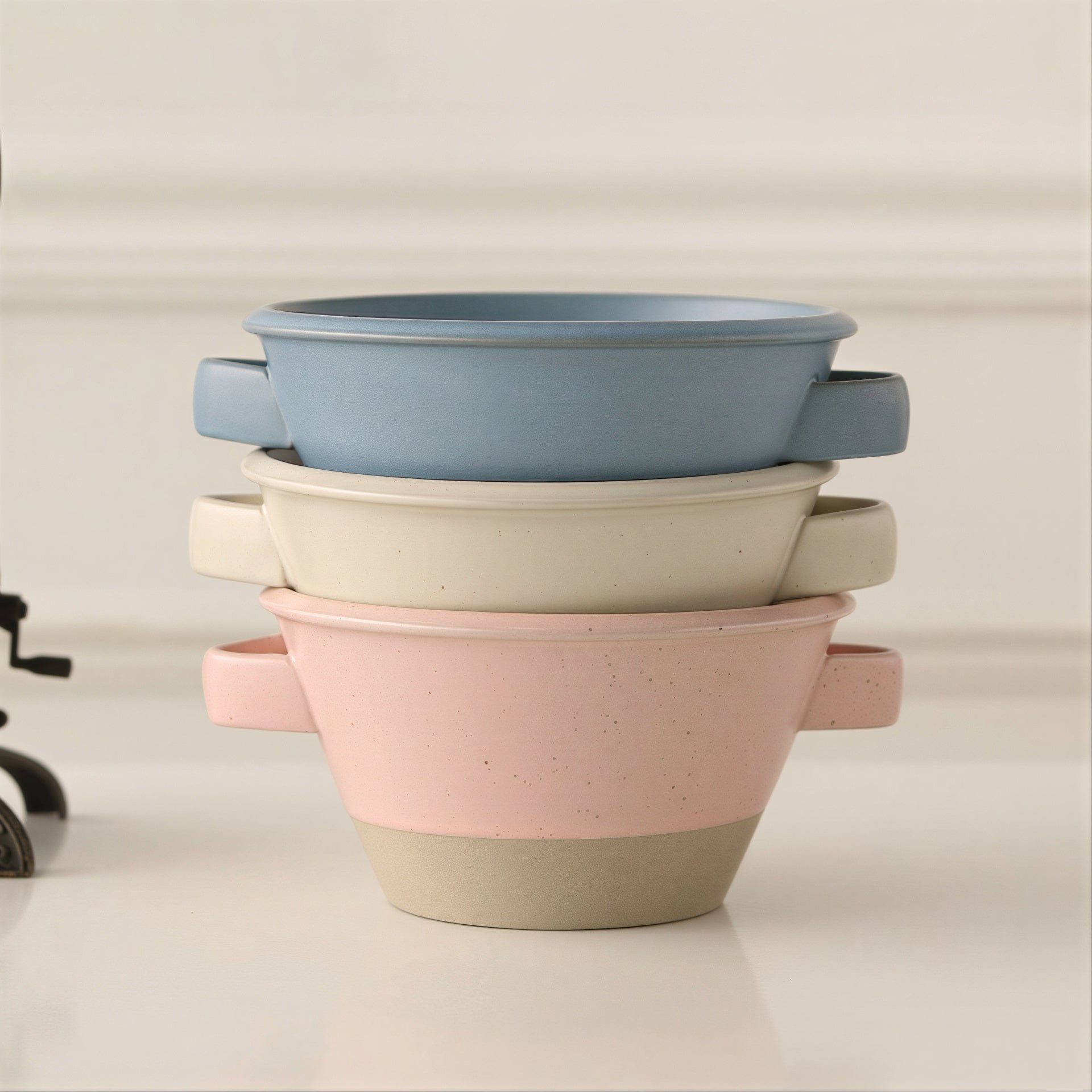 Costa Pastel Two-Tone Handled Bowl - detail view