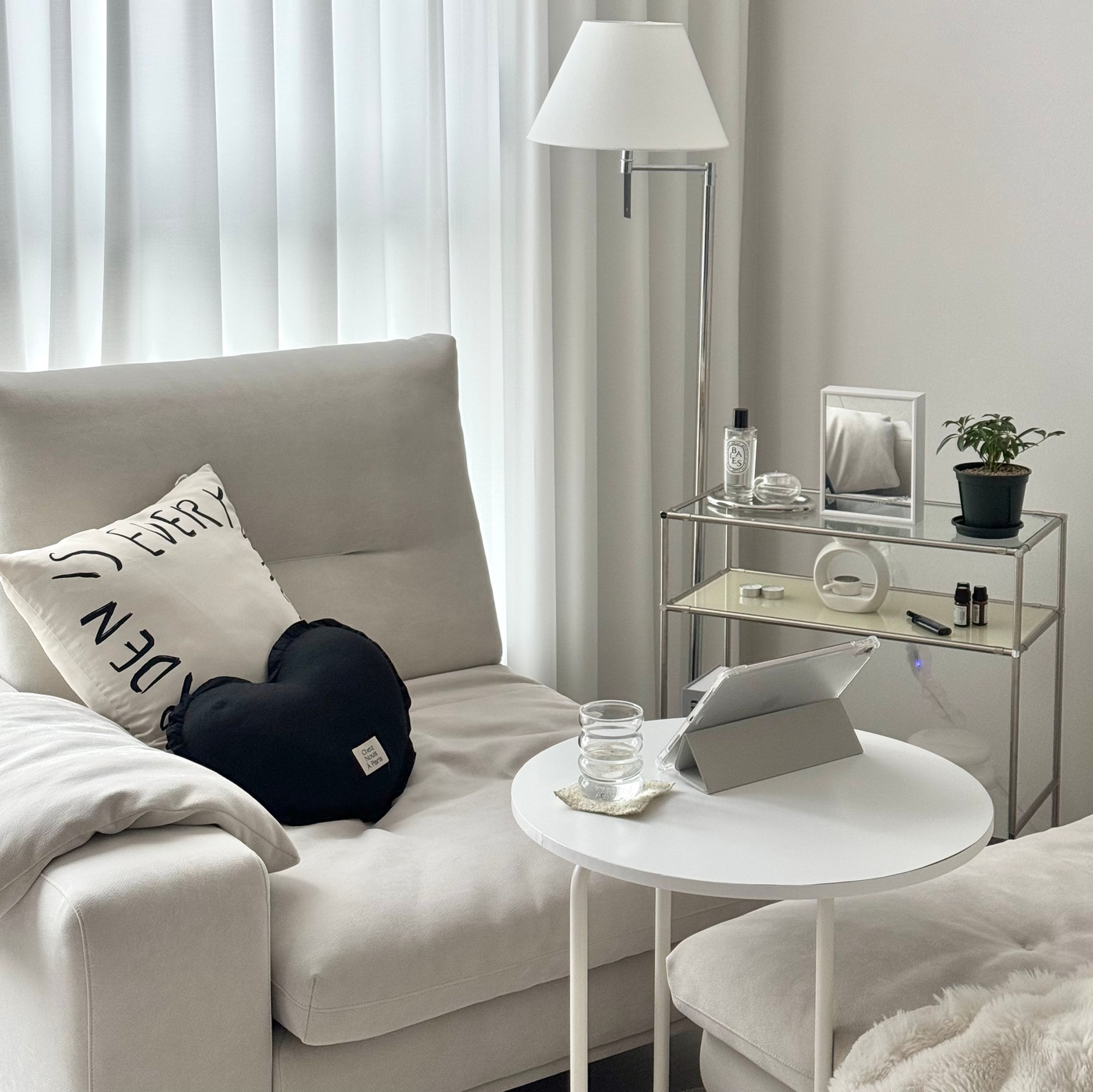 Sense Frame Glass Shelf