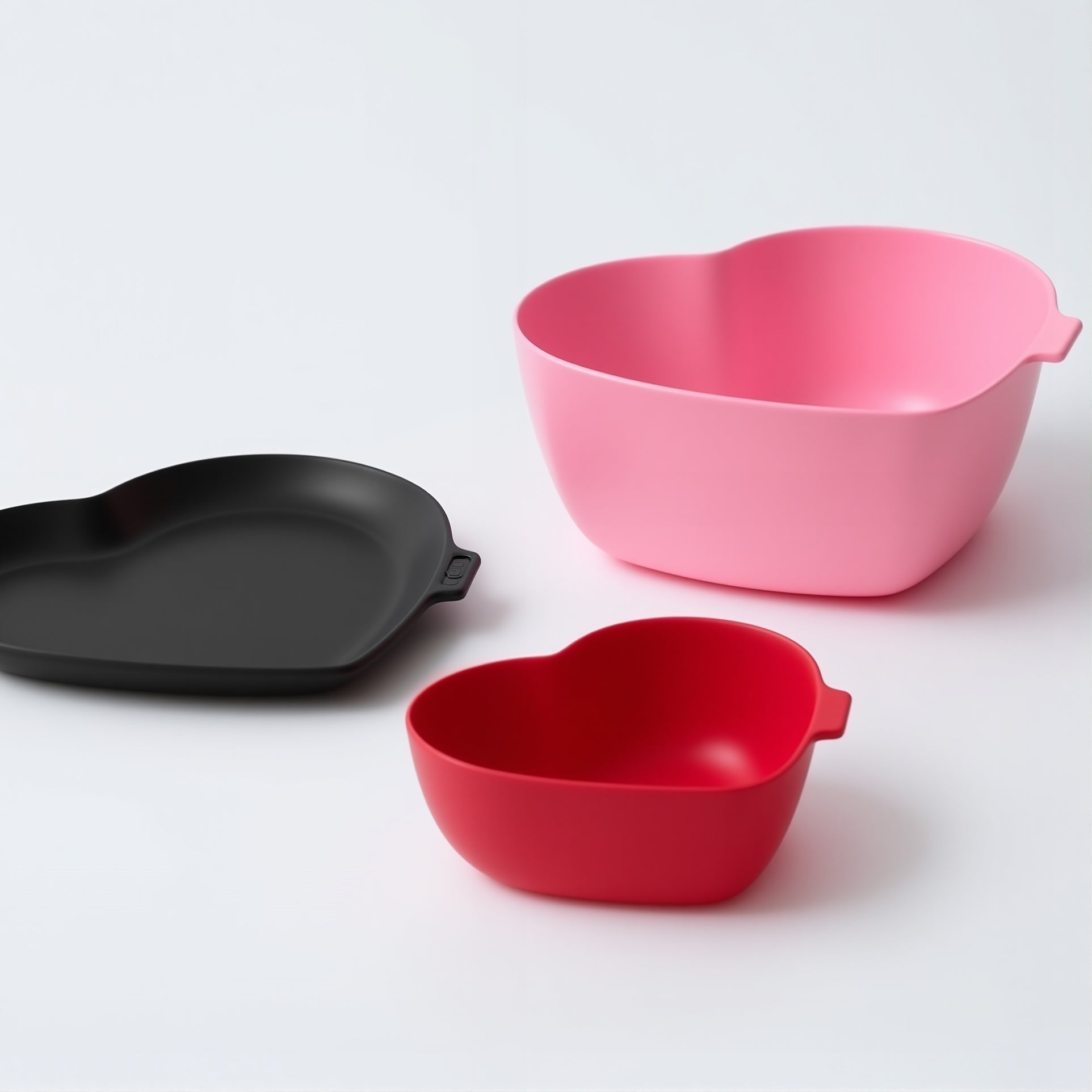 Heartful Pink Bowl & Plate Gift Set (3-Piece) - detail view