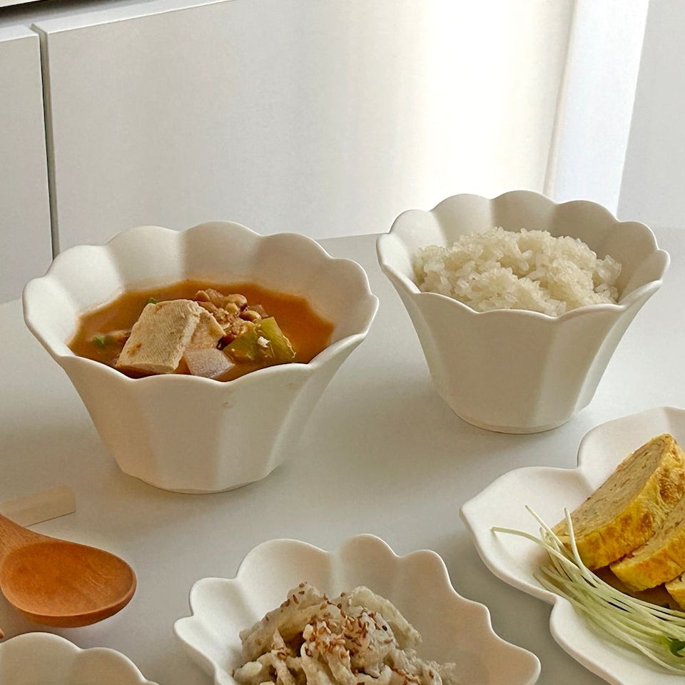 Eunseol Petal Dinnerware Set (12-Piece)