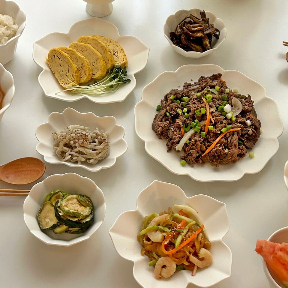 Eunseol Petal Dinnerware Set (12-Piece)