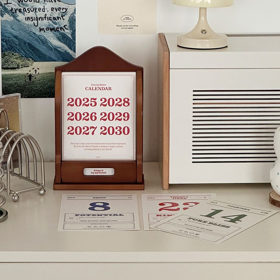 Retro Wood Perpetual Desk Calendar