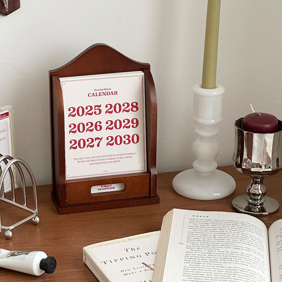 Retro Wood Perpetual Desk Calendar