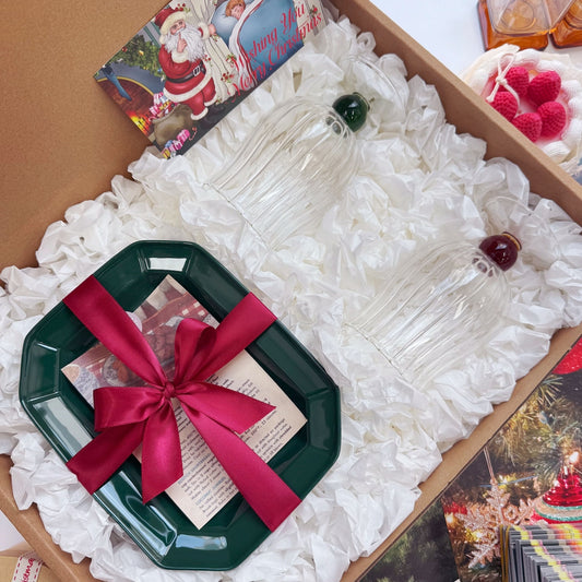 Tulip Wine Glass (Set of 2) & Vintage Square Plate Gift Set