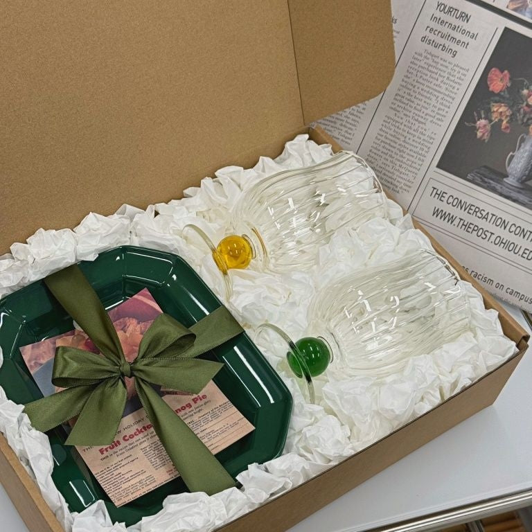 Tulip Wine Glass (Set of 2) & Vintage Square Plate Gift Set